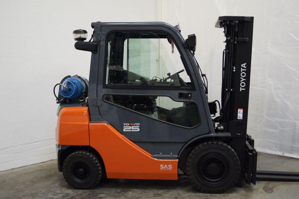 Toyota LPG Forklifts 02-8FGF25