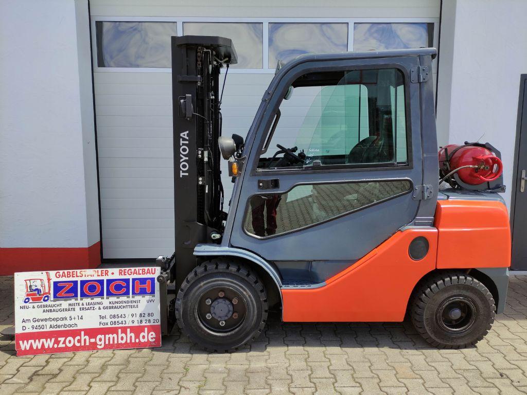 Toyota LPG Forklifts 02-8FGF30 / LACK NEU / REIFEN NEU
