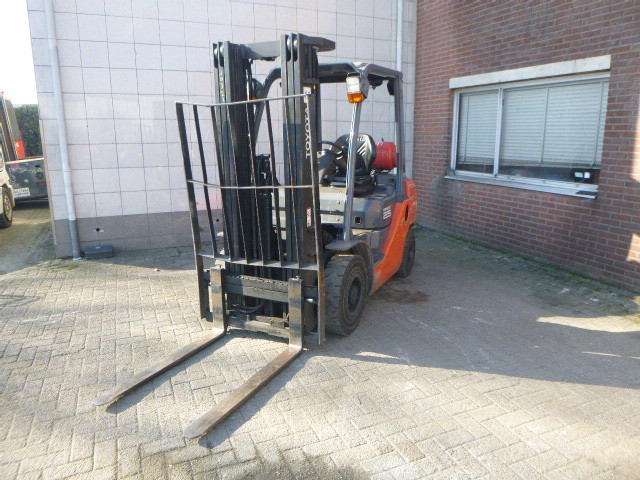 Toyota LPG Forklifts 06-8-FG-25-F