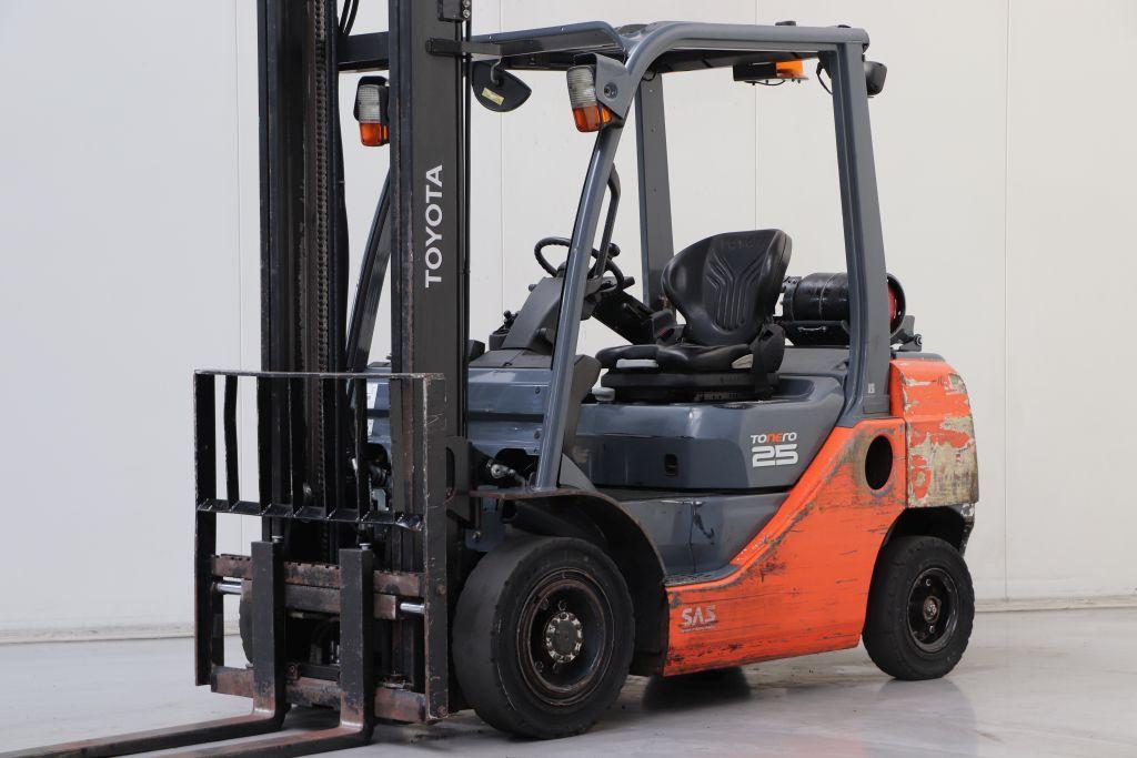 Toyota LPG Forklifts 02-8FGF25
