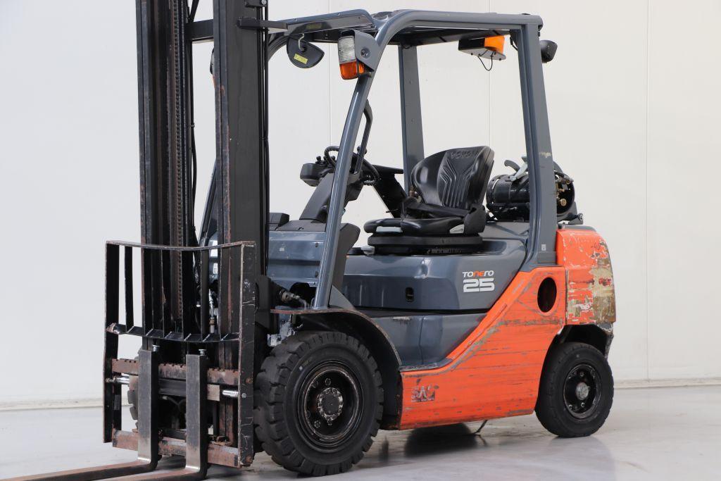 Toyota LPG Forklifts 02-8FGF25