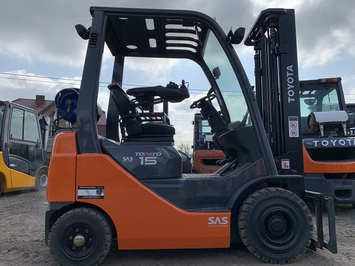 Toyota LPG Forklifts 02-8FGF15