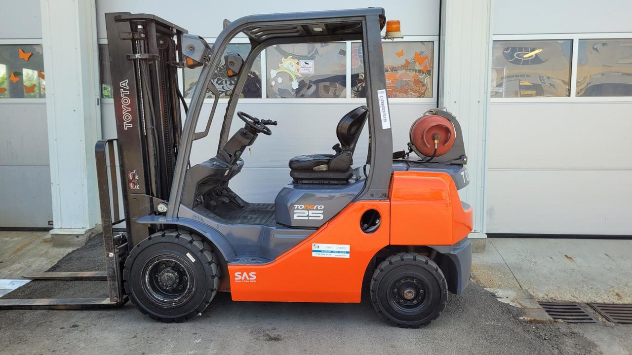 Toyota LPG Forklifts 02-8FGF25