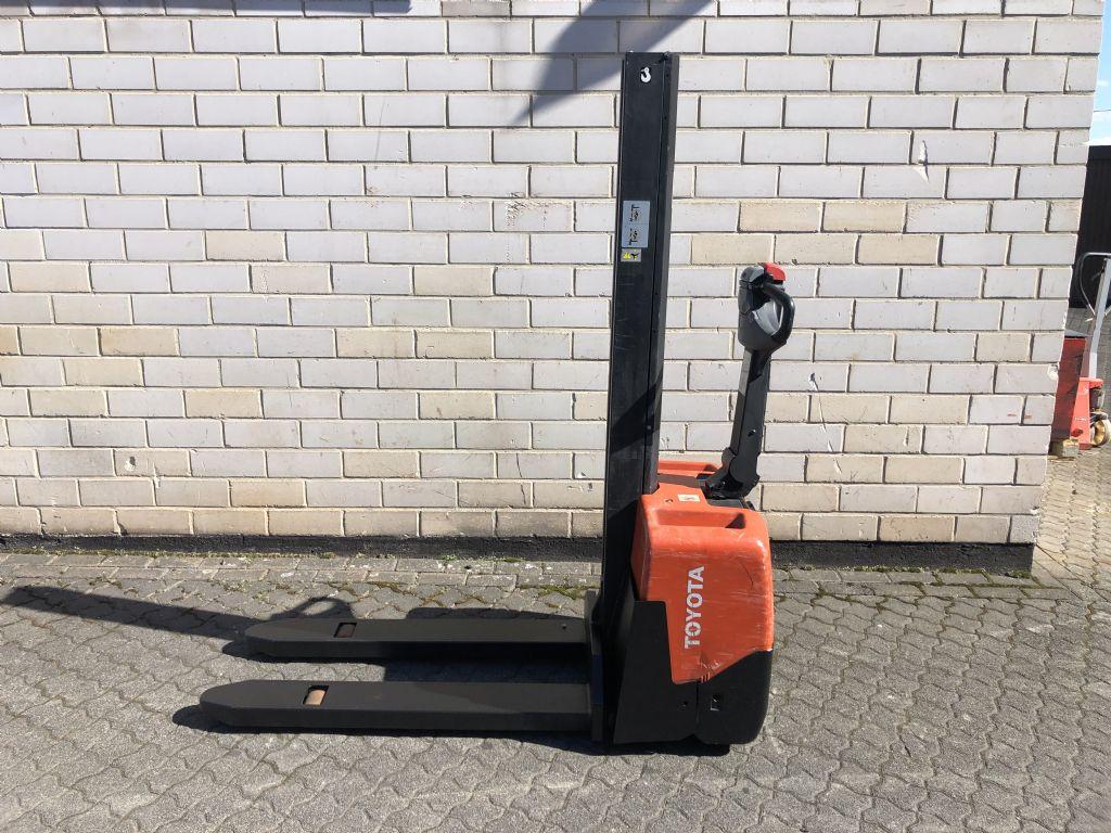 Toyota Pallet Stackers SP 10