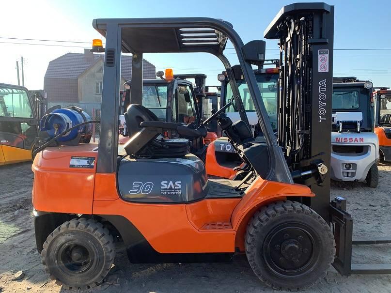 Toyota LPG Forklifts 02-7FGF30