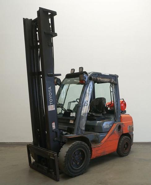 Toyota LPG Forklifts 02-8FGJF 35