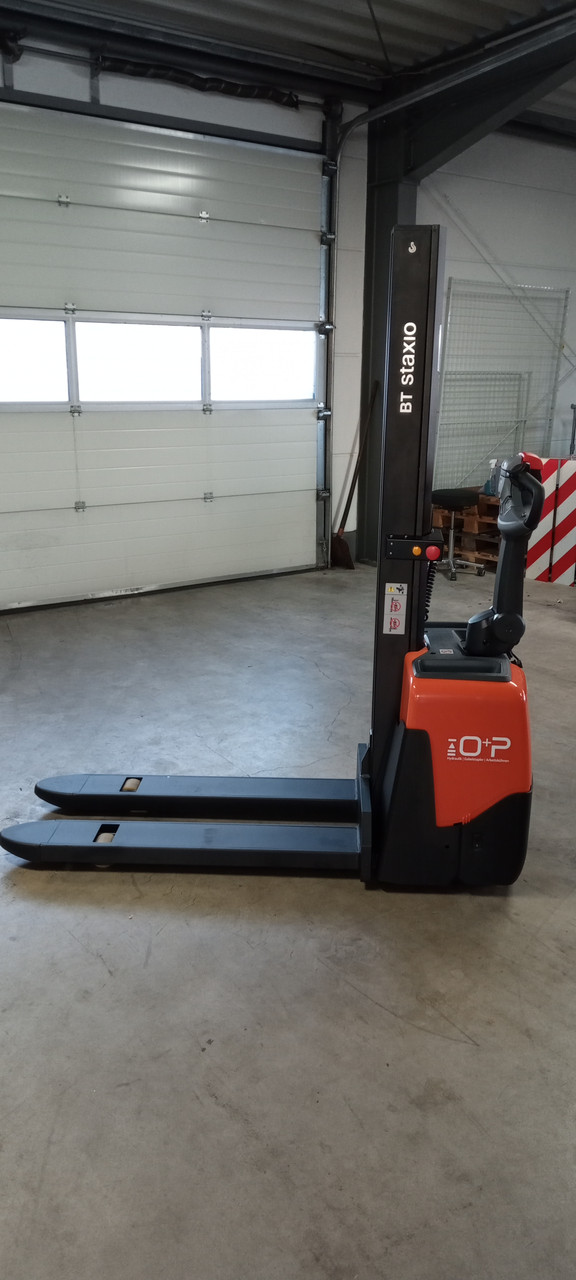 Toyota Pallet Stackers HWE100 mit autom. Höhenverstellung