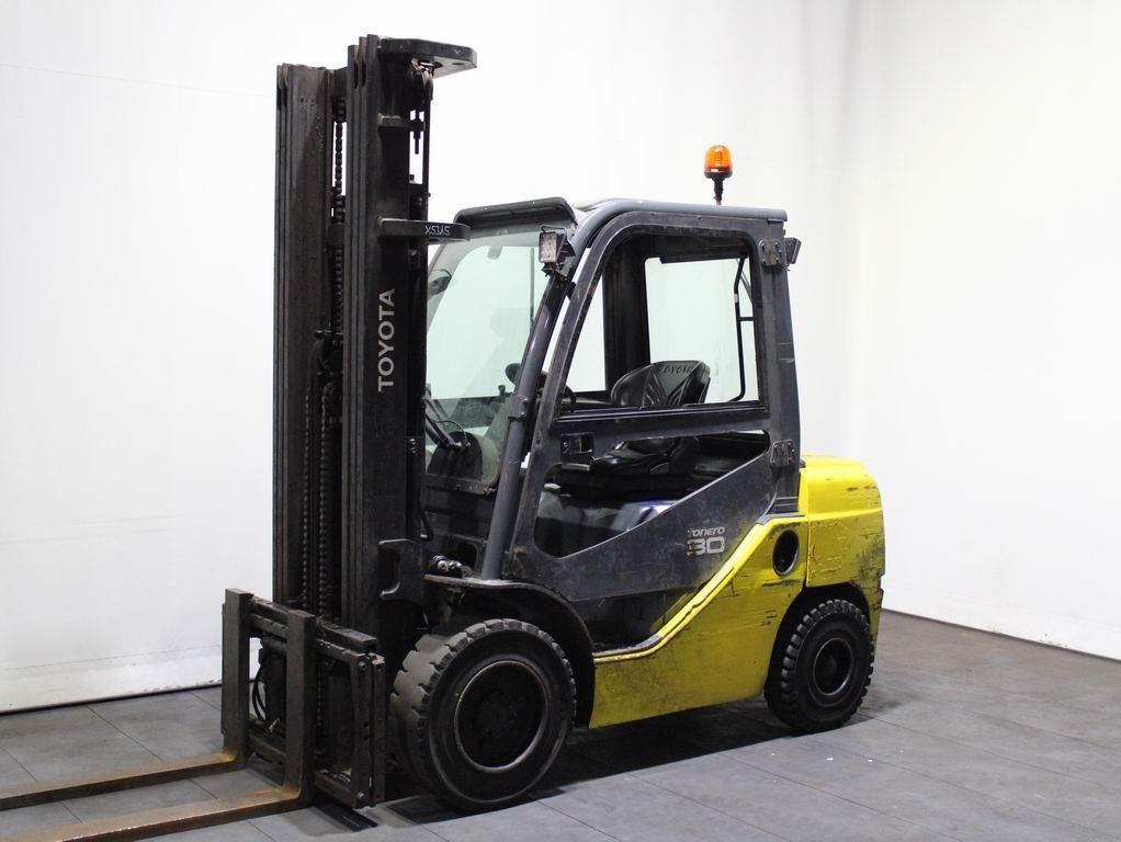 Toyota Diesel Forklifts 02-8 FDF 30