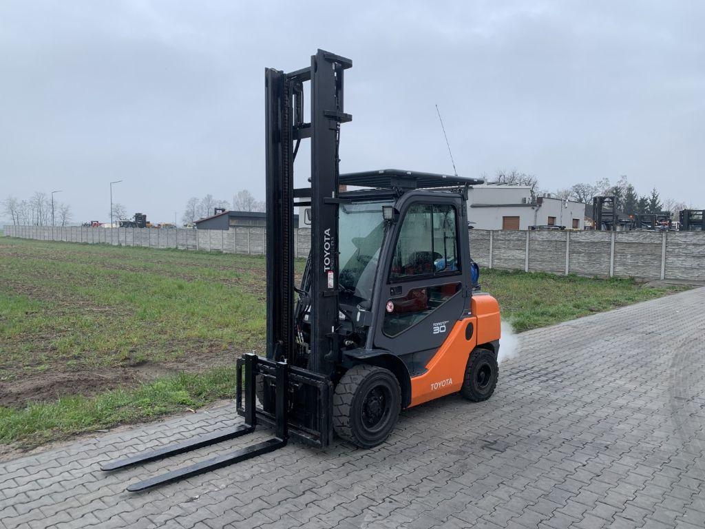 Toyota LPG Forklifts 8FG30F