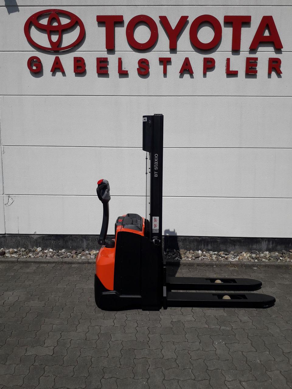 Toyota Pallet Stackers SWE120