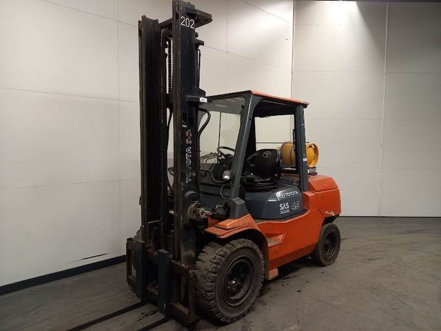 Toyota LPG Forklifts 02-7FG40