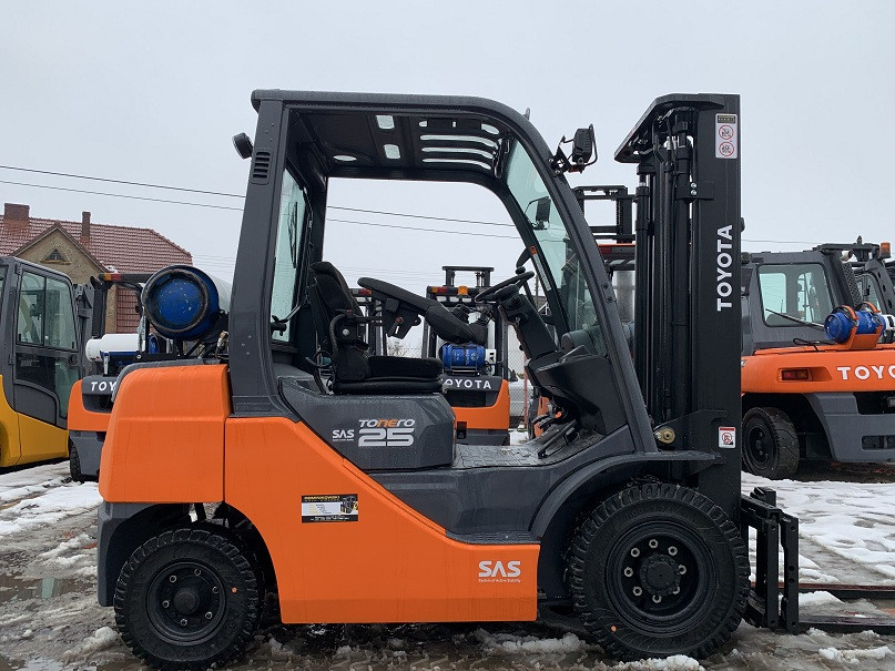 Toyota LPG Forklifts 02-8FGF25