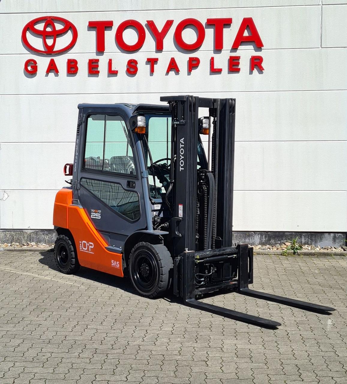 Toyota LPG Forklifts 02-8FGF25