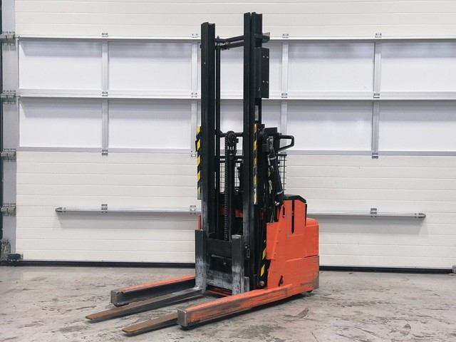 Toyota Pallet Stackers RWE120