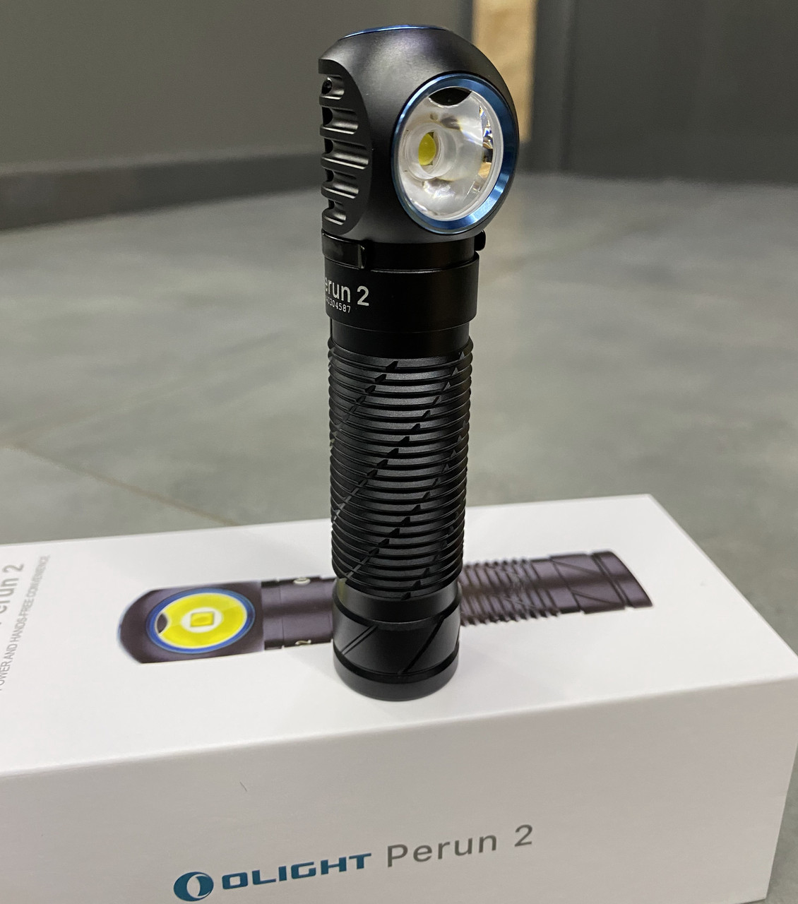 Ліхтар кишеньковий Olight Perun 2 Чорний, живлення - акумулятор, потужний тактичний ліхтар для військових