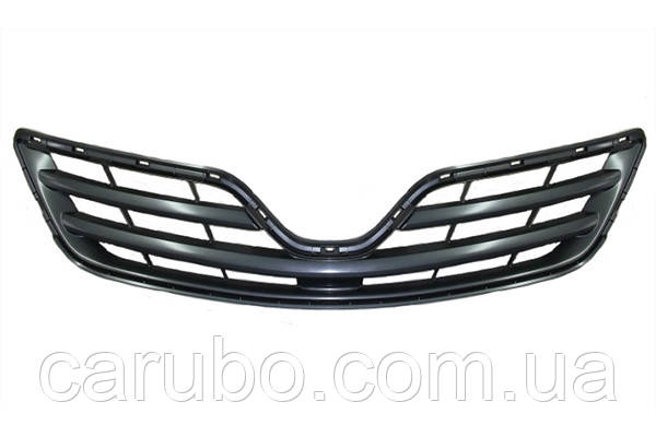 Решетка радиатора Toyota Corolla 2010-2013 внешн.с отв.под молд без эмб ...