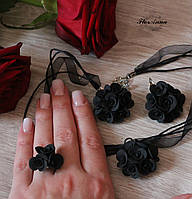 Черный комплект бижутерии ручной работы. Серьги, кулон и кольцо с цветами "Черные розы".
