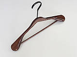 Довжина 45 см. Плічка вішалки тремпеля дерев'яні широкі коричневого кольору з багатошаровим покриттям лаком., фото 4