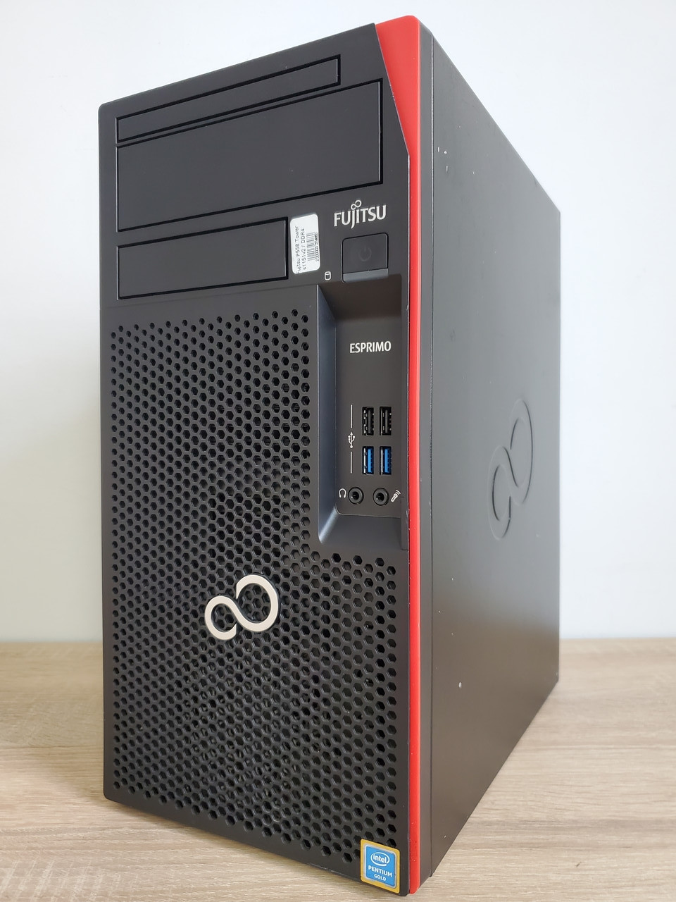 Комп'ютер Fujitsu P558 Tower, Intel Pentium Gold G5400 3.7GHz, RAM 8ГБ DDR4, SSD 120ГБ