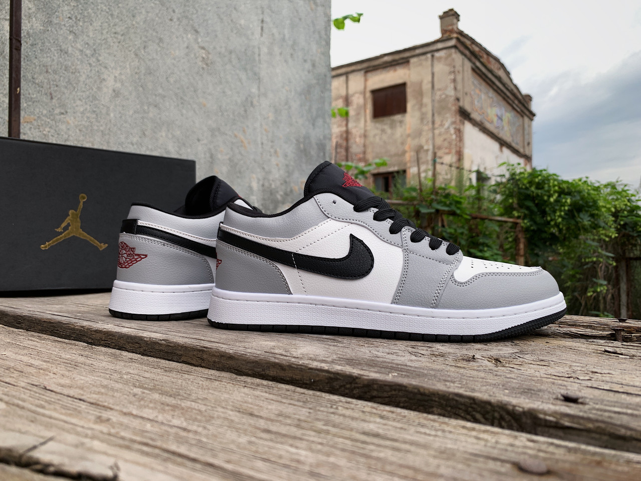 Nike air grey best sale white