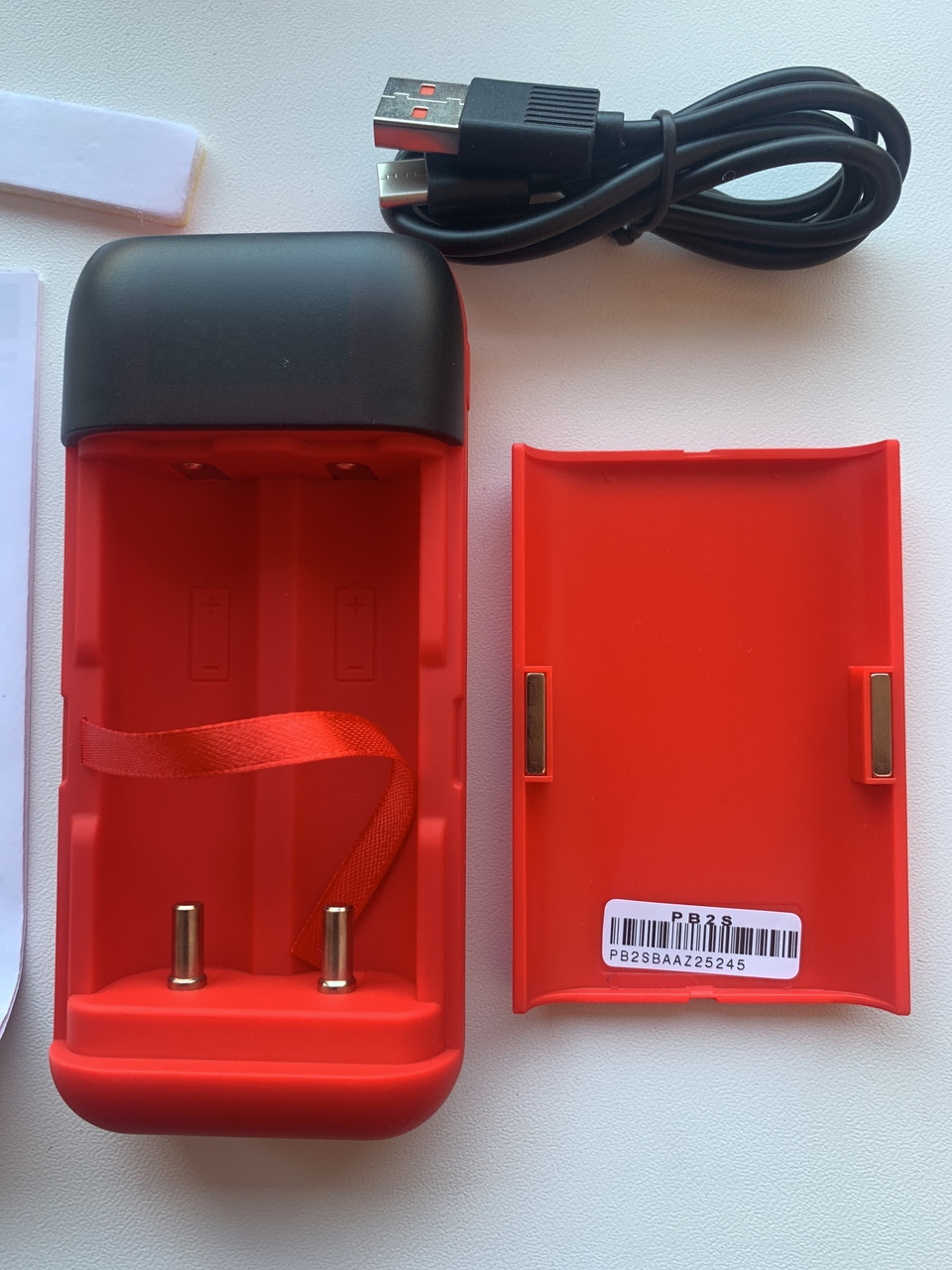 Зарядний пристрій XTAR PB2S червоний