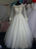 Весільна сукня кольору шампань зі шлейфом. Розмір 42-44. Розпродаж