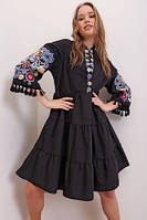 Молодежное платье вышиванка черного цвета с яркой цветочной вышивкой размер S, M, L
