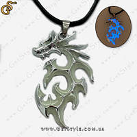 Прикраса на шию Glow Dragon світиться в темряві