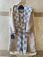 Пальто Louis Vuitton украшено графичным жаккардовым узором Damier Azur