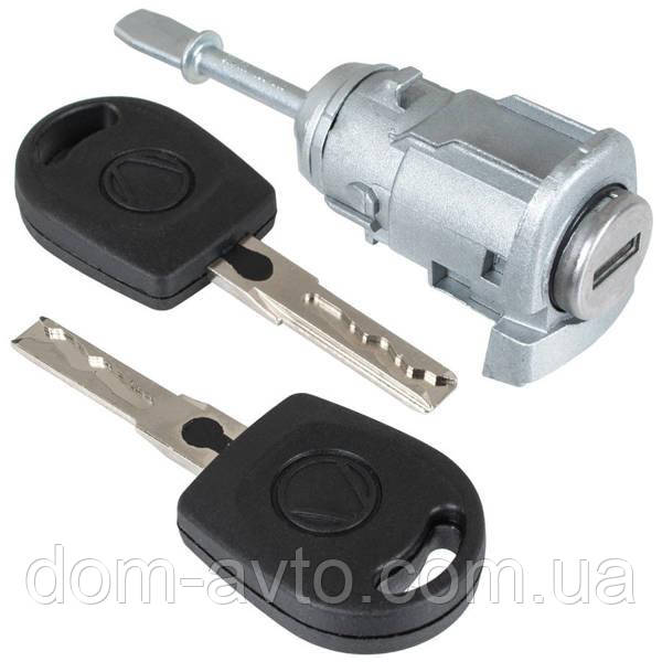 Вставка замка передня права Seat Arosa 97-04