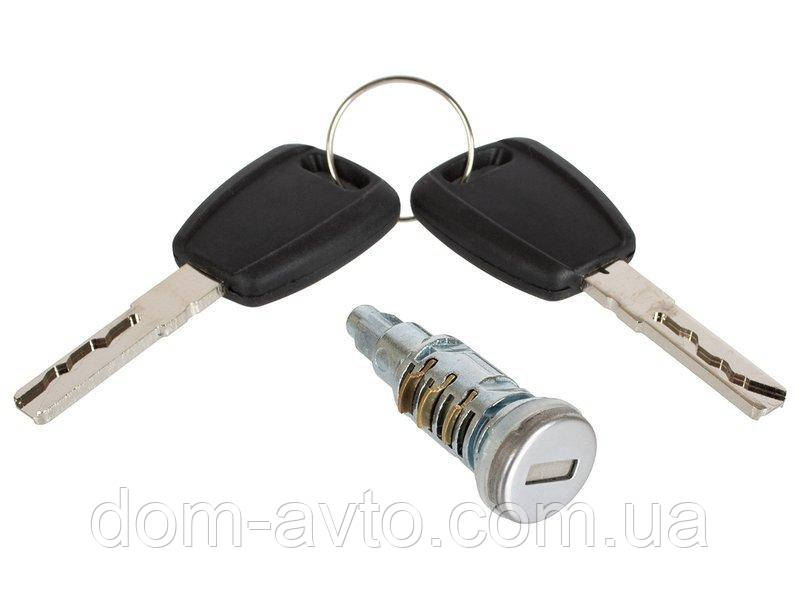 Fiat Bravo II 07-14 вставка замка передніх дверей ліва = права