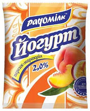 Йогурт 2,5% жирності 400 г Персик-Маракуя ТМ Радомілк