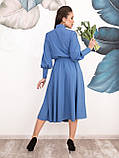 Блакитне приталене міді плаття з коміром-бантом, фото 3
