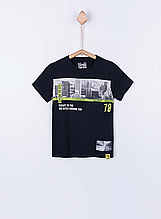 Зручна дитяча футболка для хлопчика з принтом міста TIFFOSI Португалія 10027699 Чорний