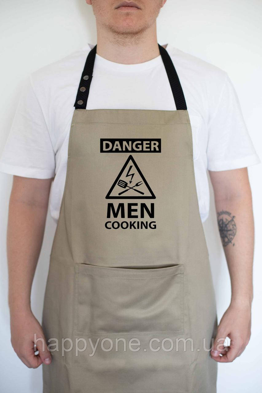 Фартух чоловічий кухоний з прикольним написом "Danger men cooking" бежевий, фото 1