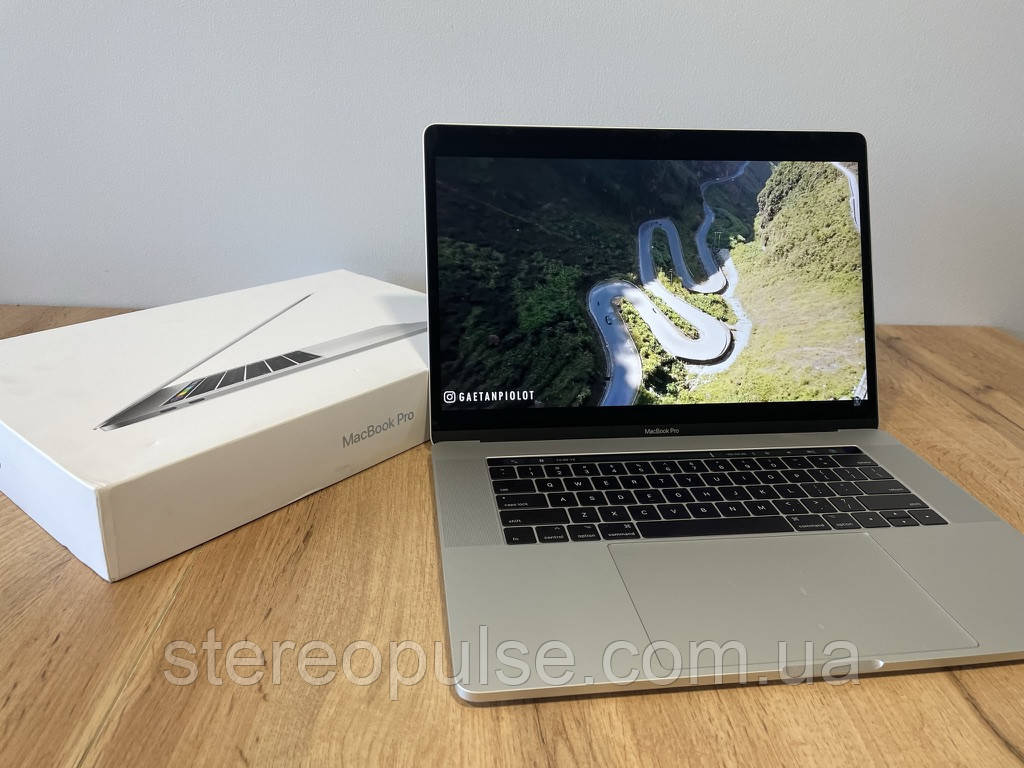 Apple MacBook Pro 15'' A1707 (2017): core i7 2.8GHz/Radeon Pro 555 2Gb/16Gb LPDDR3/ 512 SSD