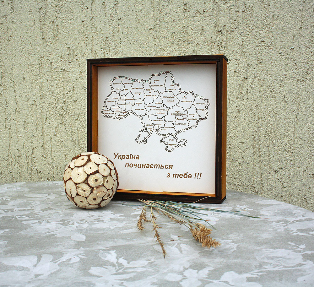 Настільний декор двохсторонній Карта Україны та Герб в дерев'яній рамці