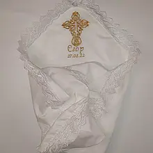 Іменна крижма біла, з мереживом, капюшоном і вишивкою (хрестильний рушник).
