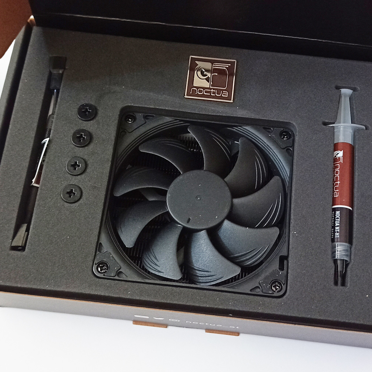 Кулер Noctua NH-L9a-AM4 Chromax.Black Low-Profile CPU Cooler for AMD Ryzen (Black) NH-L9A-AM4 CH.BK