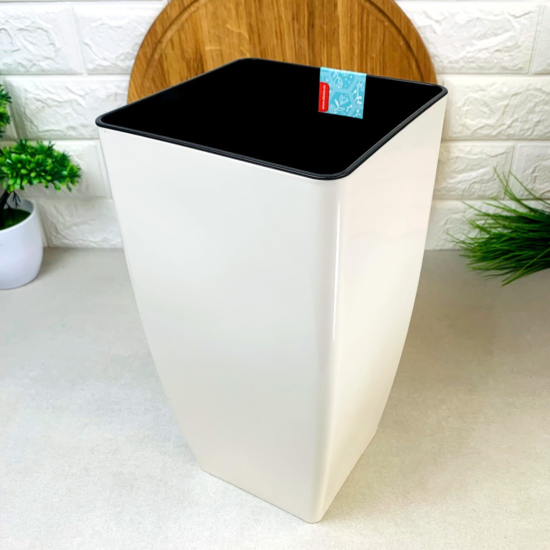 Квадратне кашпо для кімнатних кущів 22*22*42см 7л, Квадро біла троянда Алеана