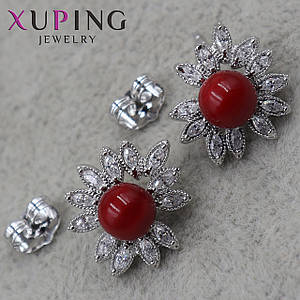 Серьги пуссеты гвоздики серебристого цвета размер 16х14 мм фирма Xuping Jewelry с красными бусинами и стразами