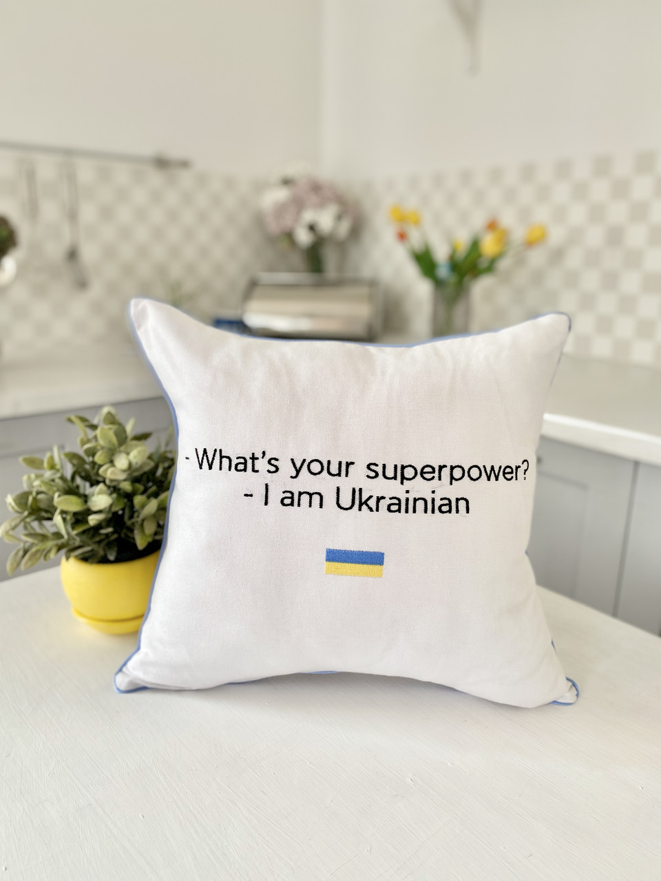 Наволочка декоративна з патріотичною вишивкою "В чому твоя суперсила? " 45х45 см. Limaso