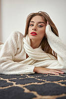 Жіночий білий джемпер з шарфом з вовни меріноса