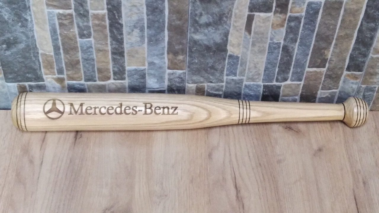 Бейсбольна дерев'яна бита з логотипом авто "Mercedes-Benz"