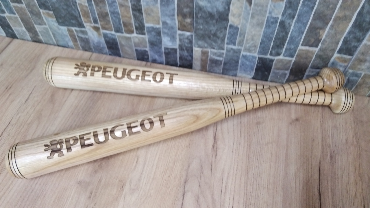 Бейсбольна дерев'яна бита з логотипом авто "Peugeot"