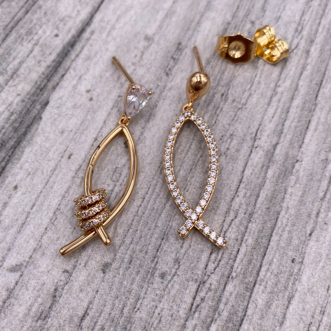 Сережки підвіски Мадрид 37613 темні плями розмір 35х10 мм білі фіаніти вага 3.1 г позолота 18К, фото 1