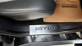Накладки на пороги Carmos на верхню частину (неірж) Dodge Nitro 2007 ⁇  рр. AUC Накладки на пороги Додж