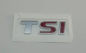 Volkswagen Golf 7 напис Tsi косий шрифт усі літери червоні AUC Написи Фольксваген Гольф 7