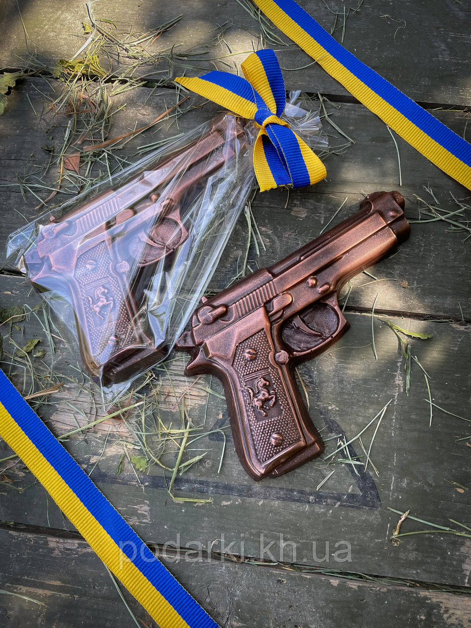 Шоколадний пістолет. Шоколадна фігура для хлопця