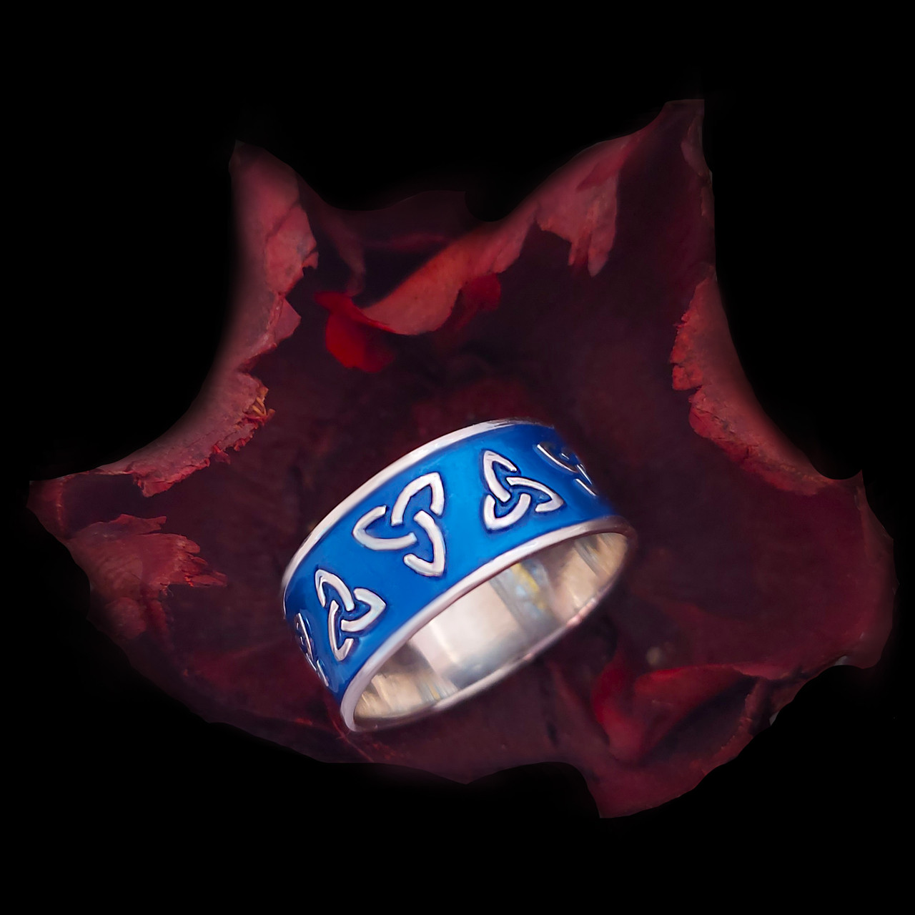 Триголов, Трикерти, Трикселі, кільце, амулет, талісман